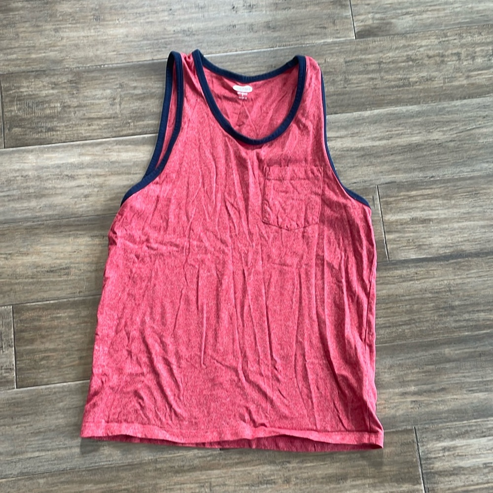 ⭐️ FREE with any additional purchase ⭐️
 Old Navy men’s soft-washed tank